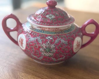 Azucarero chino Famille Rose Longevity — Jingdezhen, Hecho en China