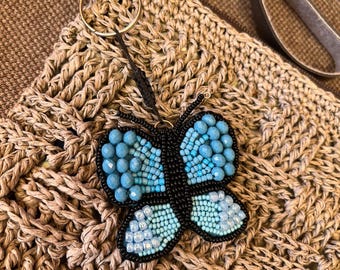 Llavero de mariposa, accesorio para bolso con cuentas azules, regalo de cumpleaños, bonito dije bordado a mano, regalo para ella.