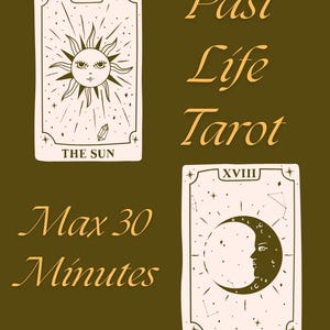 Könnte beinhalten: Olivgrüne Grafik mit den Worten "Past Life Tarot" in einer dekorativen Schriftart. Das Bild zeigt zwei Tarotkarten: "Die Sonne" und "Der Mond". Der Text "Max 30 Minutes" ist ebenfalls enthalten.