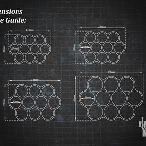 Op de afbeelding: Diagram van vier trays van verschillende grootte met cirkelvormige compartimenten, elk met afmetingen in millimeters. De tekst "Dimensions & Size Guide" staat bovenaan. Het logo "Jimmy's MINIS" staat rechtsonder.