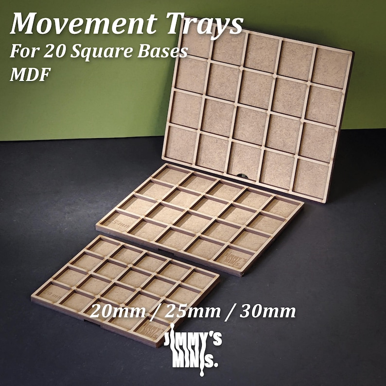 Puede incluir: Tres bandejas de movimiento de MDF para bases de miniaturas. Las bandejas est&aacute;n dise&ntilde;adas para 20 bases cuadradas y est&aacute;n disponibles en tama&ntilde;os de 20 mm, 25 mm y 30 mm. El texto "Movement Trays For 20 Square Bases MDF" es visible.