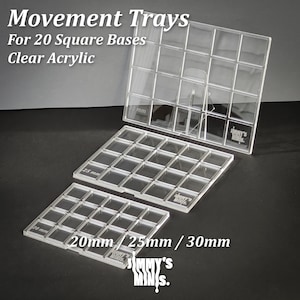 Peut inclure: Plateaux de mouvement en acrylique transparent pour figurines miniatures. Les plateaux sont conçus pour 20 socles carrés et sont disponibles en tailles de 20 mm, 25 mm et 30 mm. Le texte sur les plateaux indique "Movement Trays For 20 Square Bases Clear Acrylic".