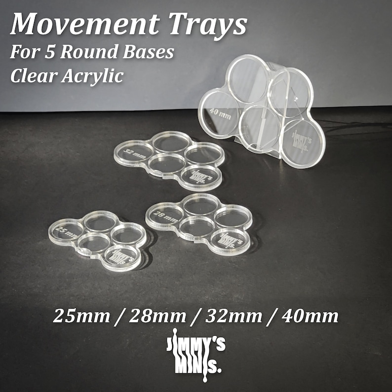 Puede incluir: Bandejas de movimiento de acr&iacute;lico transparente para bases de miniaturas. Las bandejas est&aacute;n dise&ntilde;adas para 5 bases redondas y vienen en tama&ntilde;os de 25 mm, 28 mm, 32 mm y 40 mm. El texto "Movement Trays" y "For 5 Round Bases Clear Acrylic" es visible.