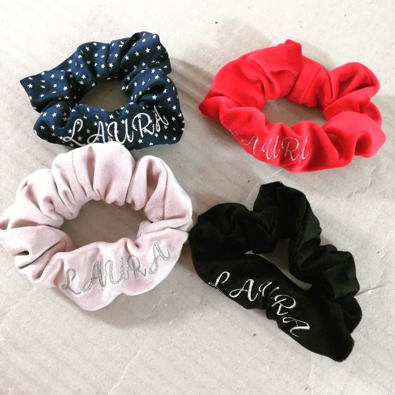 Scrunchies elastici per capelli colorati personalizzati ricamati col nome o senza immagine 2