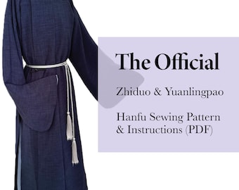Pode incluir: Uma peça de vestuário Hanfu azul marinho, com mangas compridas e gola branca. A roupa é presa na cintura com um cinto de corda branco e borlas. O texto na imagem diz "The Official" e "Hanfu Sewing Pattern & Instructions (PDF)".