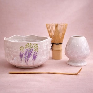 Juego de cuenco y soporte para batidor de matcha cristalino de lavanda y glicina hecho a mano