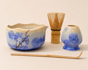 手作りの青い花の抹茶セット、茶碗と茶筅立て、日本の茶碗入門セット