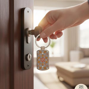 Topkapi Scroll Keyring – Islamic Geometric Art Metal Keychain – Oblong Aluminium Design Gift