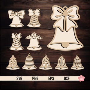 Puede incluir: Conjunto de 10 archivos de corte SVG de campana de Navidad. Las campanas son de varios estilos, incluyendo una campana con un lazo, una campana con acebo y una campana con rayas. Los archivos son perfectos para crear decoraciones festivas.