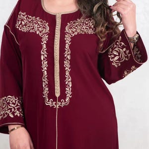 Motiv der Stickerei Kaftan, Bügelbilder der Maschine Djellaba, Motive der Stickerei Arabes, Motiv der Stickerei Blumen,