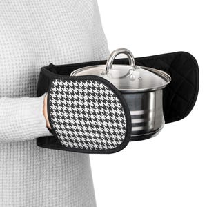 Houndstooth Handle Cover Oven Mitts | Double-Sided Quilted Pot Holder