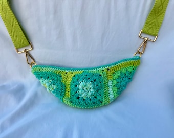 Bolso bandolera cuadrado de abuela de crochet hecho a mano
