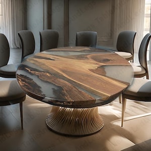 Könnte beinhalten: Ein großer, runder Esstisch mit einer Holzplatte mit natürlichem Holzmaserungsmuster und einer transparenten Harzfüllung. Der Tisch wird von einem dekorativen, geriffelten Sockel getragen. Sechs grau gepolsterte Stühle umgeben den Tisch.