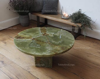Luxury Green Onyx Coffee Table – Round Stone Center Table with Sculptural Pedestal Base – Luxury Round Stone Center Table for Modern Living