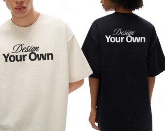 Może przedstawiać: Dwie koszulki w rozmiarze oversize, jedna kremowa i jedna czarna, każda z napisem "Design Your Own" wydrukowanym z przodu i z tyłu stylową czcionką. Koszulki mają krótkie rękawy i luźny krój.