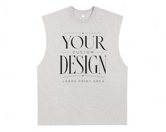 Może przedstawiać: Jasnoszara koszulka bez rękawów z czarnym napisem "YOUR CUSTOM DESIGN LARGE PRINT AREA". Koszulka ma okrągły dekolt i szeroki, otwarty krój ramion.