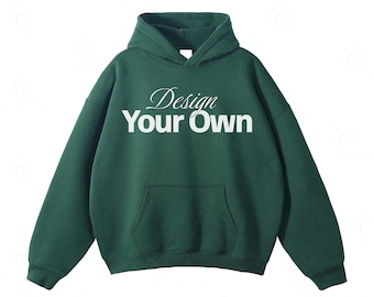 Może przedstawiać: Ciemnozielona bluza z kapturem z przednią kieszenią i kapturem. Napis "Design Your Own" jest wydrukowany na piersi na biało. Bluza z kapturem jest wykonana z miękkiego materiału.