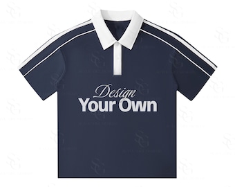 Może przedstawiać: Granatowa koszulka polo z białym kołnierzykiem i białymi paskami na rękawach. Koszulka ma biały napis "Design Your Own". Klasyczna koszulka z krótkim rękawem.