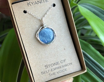 Collana con ciondolo avvolto in filo di cianite Nevermore boutique