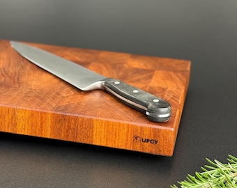 Planche à découper en bois de haute qualité – Bois massif de meranti à grain de bout – Planche de cuisine artisanale, pièce unique, 42 × 24,5 cm