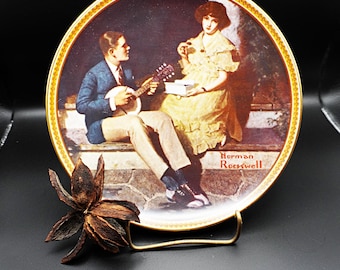 Piatti d'epoca di Norman Rockwell; Riflessioni sul portico, Il costruttore navale e Il tifone; circa 1990