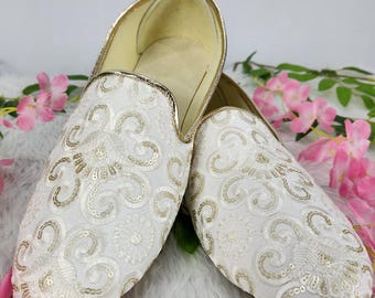Chaussures Mojari de mariage indien blanc : Groom Sherwani Jooti