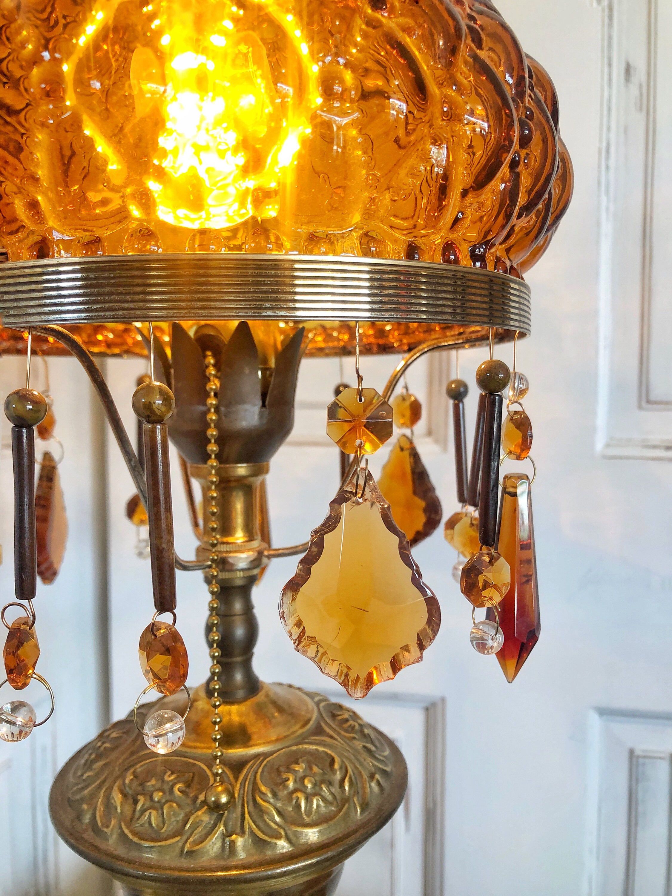 Antique Amber Parlor Table Lamp With Diamond/quilted Glass Shade
