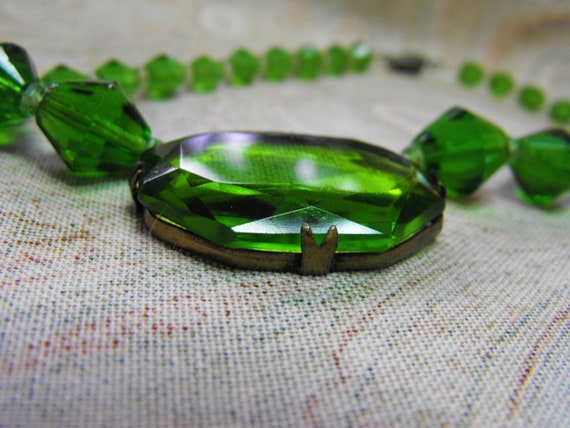 1930 Art Deco Acid Green Glass Pendant necklace - image 5
