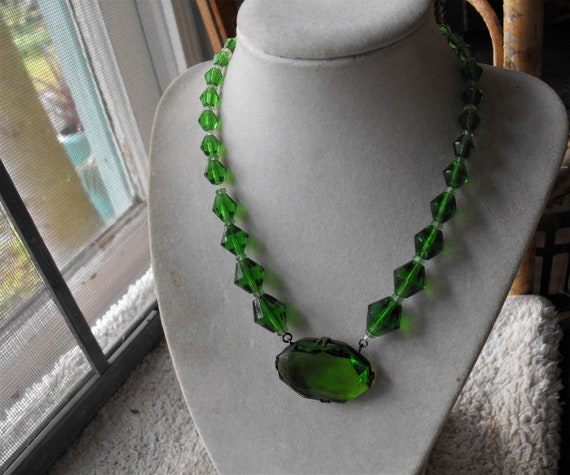 1930 Art Deco Acid Green Glass Pendant necklace - image 8