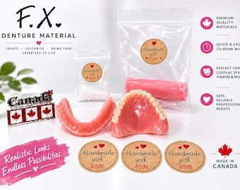 Könnte beinhalten: F.X. Prothesenmaterial-Set mit einer rosa Zahnprothese, einem kleinen Beutel mit weißen Kügelchen, einem größeren Beutel mit einem rosa Zylinder und drei runden Aufklebern mit der Aufschrift Handmade with love. Enthält eine Kanada-Flaggen-Anstecknadel.