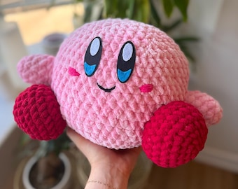 Gehaakte roze gamerknuffel | Retro gaming cadeau | Gaming bureau accessoire | Nintendo personage kunst | Handgemaakte knuffel