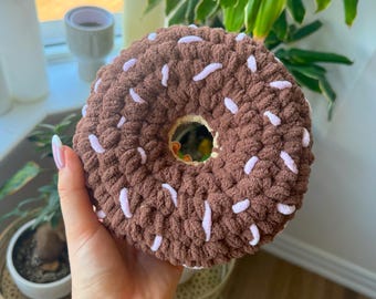 Jumbo gehaakte donut | Amigurumi pluche voedsel | Kussen in de vorm van gebak