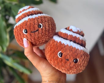 Mini kaneelbroodje gehaakt knuffeltje | Handgemaakte amigurumi-voedselknuffel