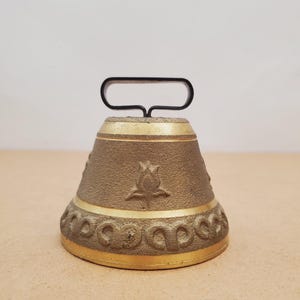 Swiss Bronze Cow Bell, Bronze Cow Bell, Antique Cow Bell Zwitserland From Switzerland - Antique French bronze cow bell , cowbells, clarines