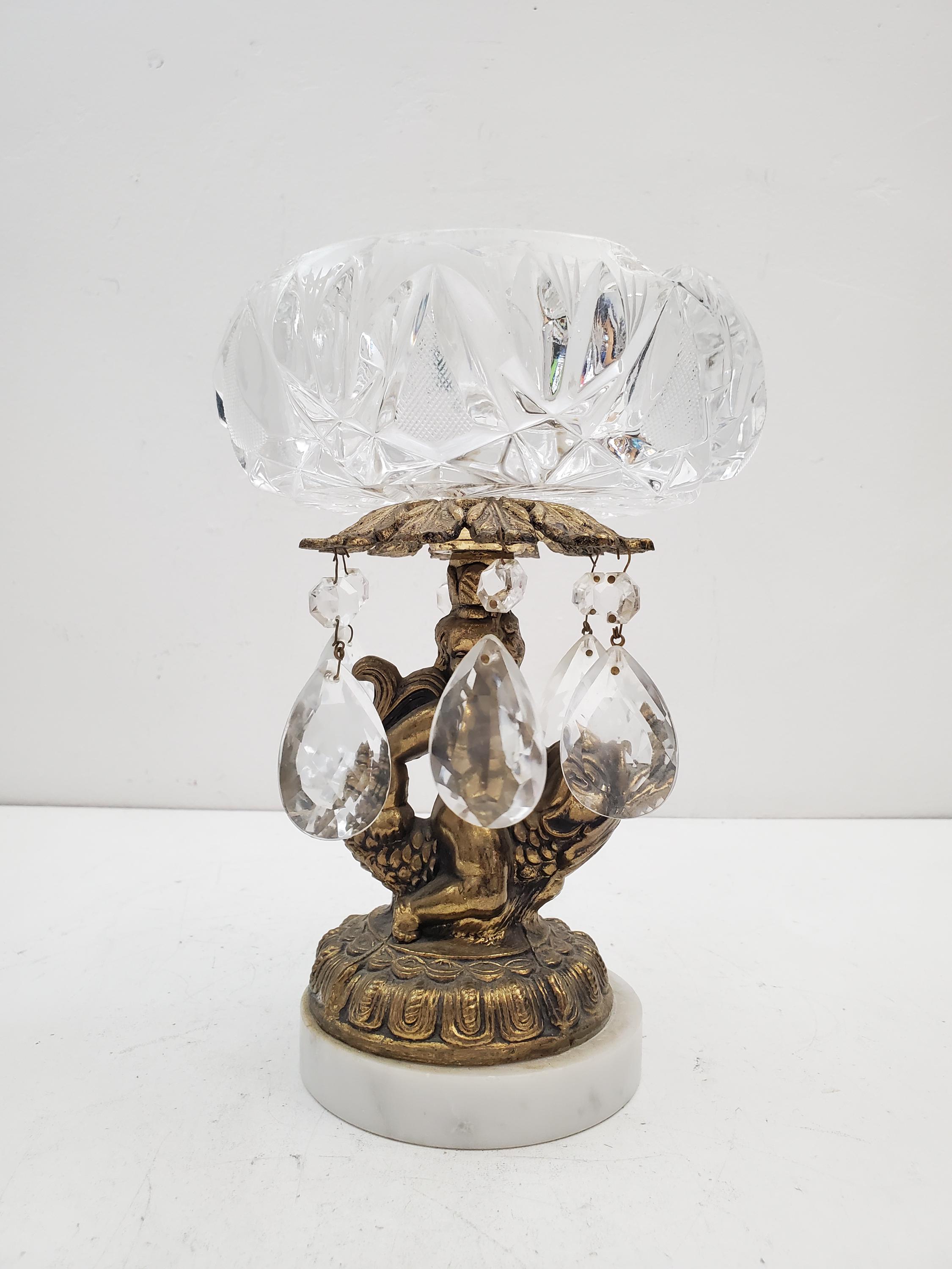 Drageoir Ancien Sur Pied - En Verre Ciselé à Motifs Floraux Et Géométriques, Pièce Décorative Vintage