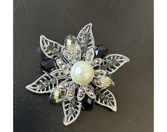Vintage Style Silver Tone Black Grey Crystal Faux Pearl Flower Brooch Pin
