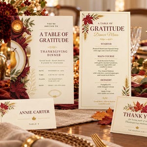 Könnte beinhalten: Ein Thanksgiving-Papeterie-Set bestehend aus einer Einladung, einem Menü, einem Platzkärtchen für Annie Carter und einer Dankeskarte. Jedes Teil ist auf cremefarbenem Karton mit dunkelroten Ahornblättern und goldenen Akzenten gedruckt.
