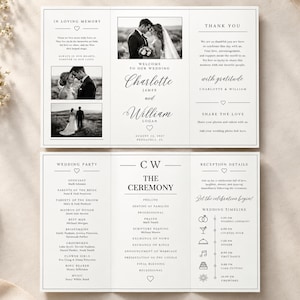 Könnte beinhalten: Eine dreifach gefaltete Hochzeitskarten-Vorlage mit schwarzem Text auf weißem Hintergrund. Die Vorderseite zeigt drei Schwarz-Weiß-Fotos eines Paares, Namen und Datum. Die Rückseite listet die Hochzeitsgesellschaft, den Ablauf und den Zeitplan auf.