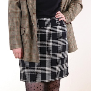 Vintage 90s Plaid Wool Black and White high waist mini skirt L, Dark Academia, vintage skirt
