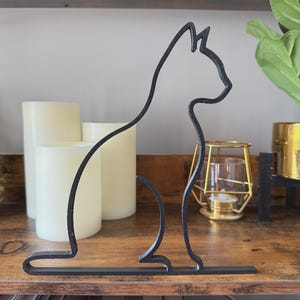 Minimalist Cat Line Art Sculpture – Modern 3D Printed Statue – Black Abstract Cat Statue – Gift for Cat Lovers and Pet Owners