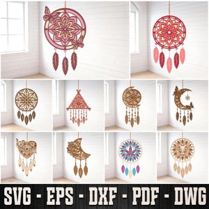 Może przedstawiać: Kolekcja wycinanych laserowo drewnianych łapaczy snów w różnych kształtach i wzorach, w tym okręgach, księżycach i sercach. Każdy łapacz snów posiada skomplikowane wzory, pióra i naturalne wykończenie drewna. Obraz zawiera również tekst "SVG - EPS - DXF - PDF - DWG".