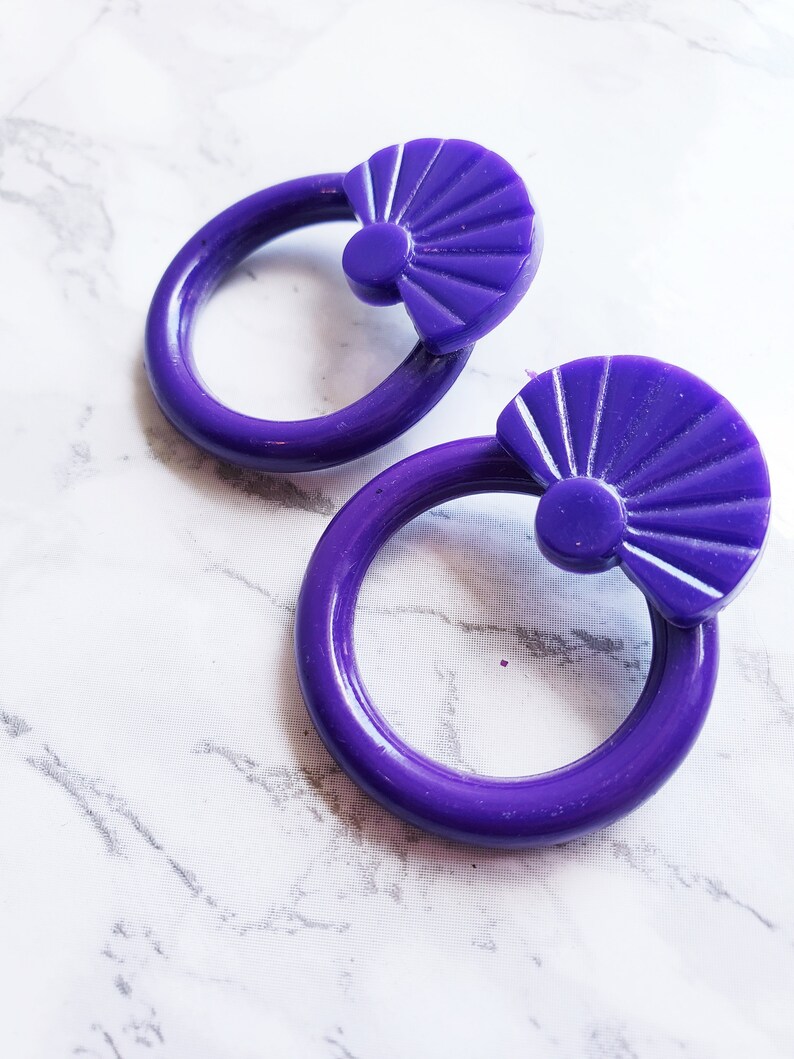 PIERCED Recycled Vintage Retro Purple Nurple Circle Hoop Fashion Costume Earrings imagem 2