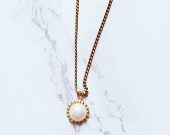 Vintage Minimalist Recycled Faux Pearl Gold Tone Necklace Pendant