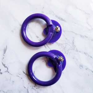 PIERCED Recycled Vintage Retro Purple Nurple Circle Hoop Fashion Costume Earrings imagem 5