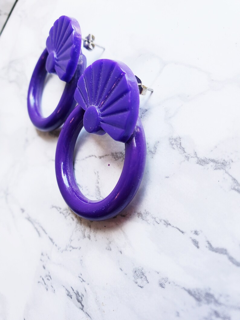 PIERCED Recycled Vintage Retro Purple Nurple Circle Hoop Fashion Costume Earrings imagem 6