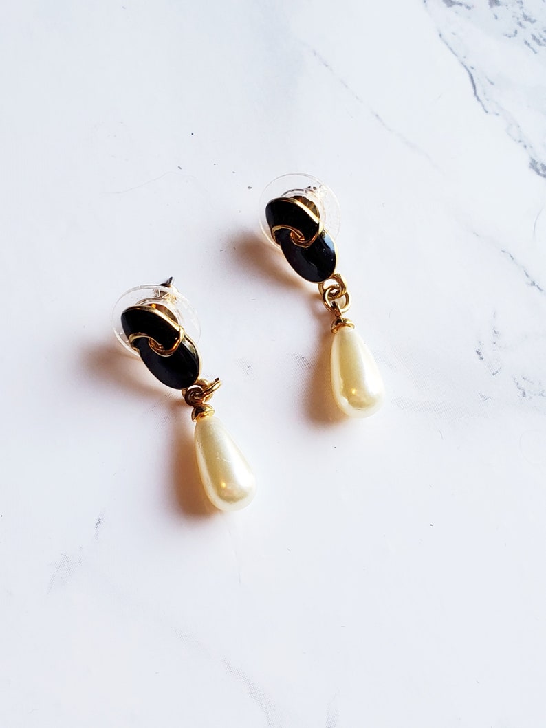 PIERCED Recycled Vintage Black and Gold Faux Pearl Drop Earrings Fashion Jewelry Pre-owned image 3