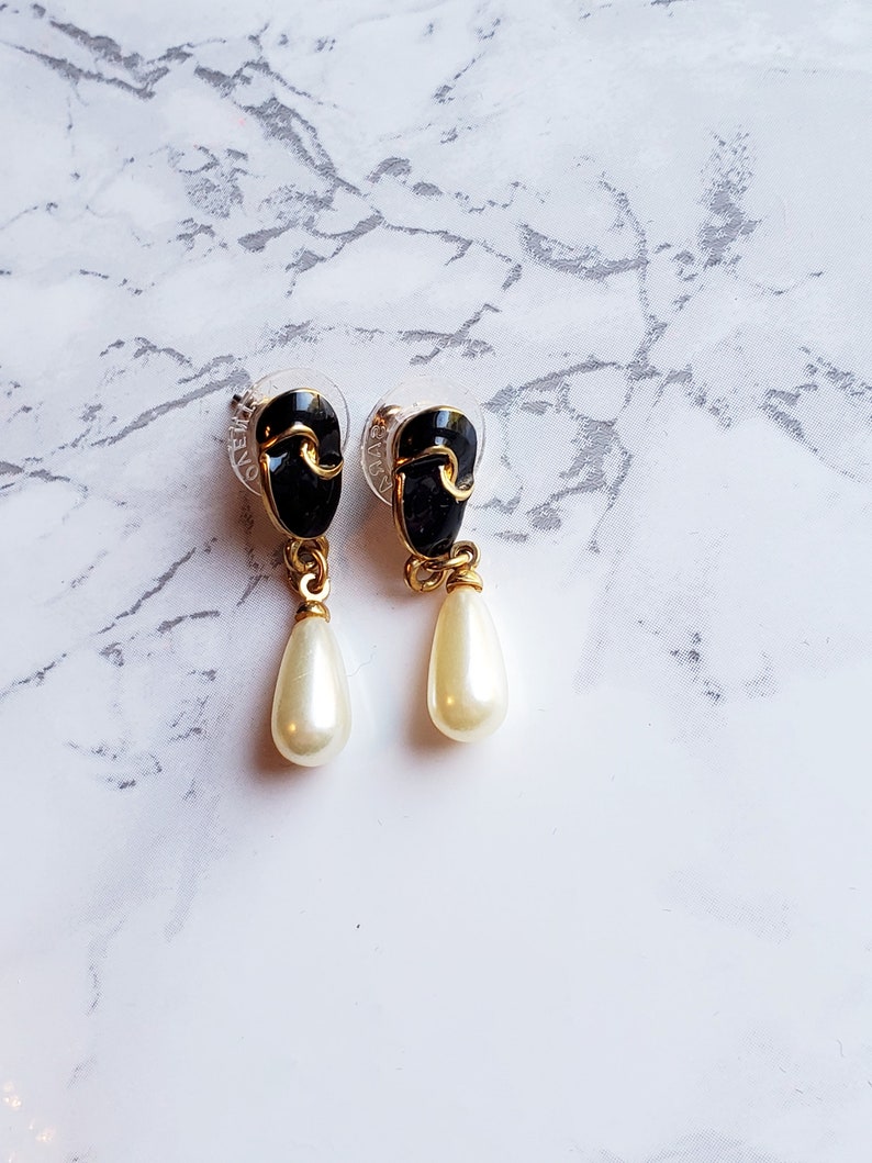 PIERCED Recycled Vintage Black and Gold Faux Pearl Drop Earrings Fashion Jewelry Pre-owned image 1