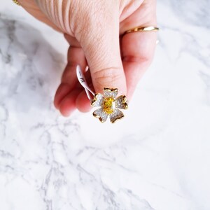 SIZE 8 Silver Gold Yellow Rhinestone Zircon Sunflower Fashion Costume Statement Ring image 2