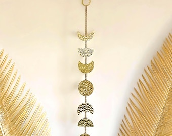 Goldene Mondphasen-Girlande: Boho-Wandbehang aus gehämmertem Metall