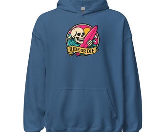 Unisex surf hoodie – “Ride or Die” skull surfer, cozy retro style. Gift surfer.